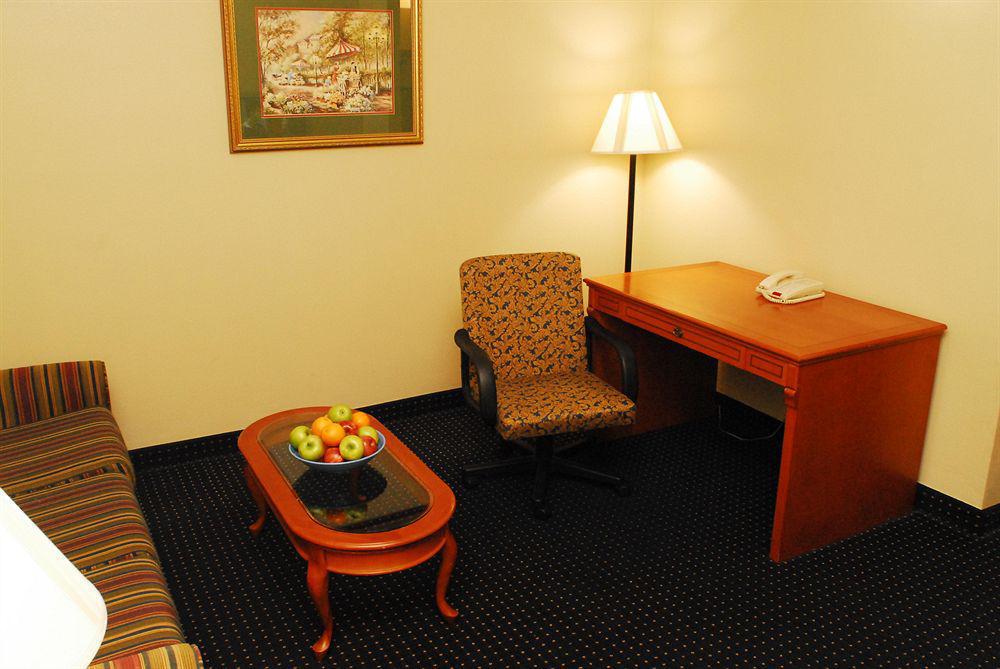 Savannah Gateway Hotel & Suites Georgetown Phòng bức ảnh